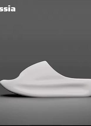 Трендові шлепки лакові білі розмір 38 дуже зручні і яскраві