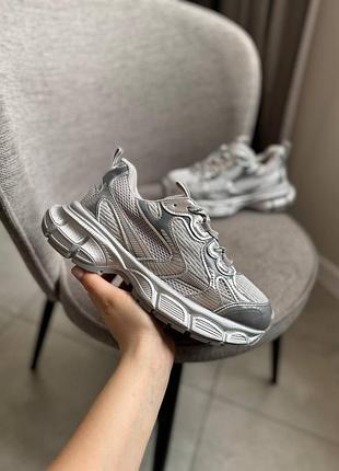 Кроссовки женские