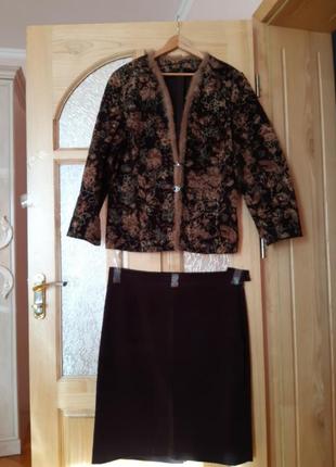 Нарядный, эллегантный юбочный костюм, юбка шоколадного цвета, пиджак расписан у зорами2 фото