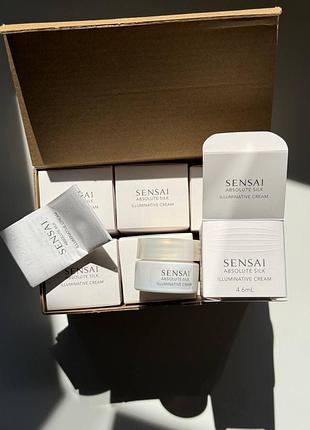 Крем с освежающей и интенсивно увлажняющей консистенцией для лица kanebo sensai absolute silk illuminative cream мини 4,6мл