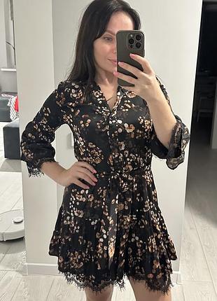 Сукня з надзвичайно приємного та легкого атласу, вишукане, ніжне мереживо. можна носити з поясом та без.