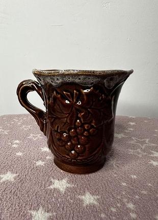 Керамічна чашка в українському стилі