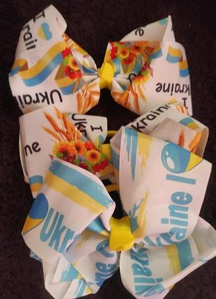 Бантики на ризинці патріотичні