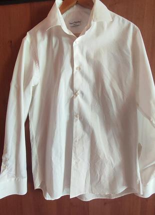 Біла гарна сорочка
