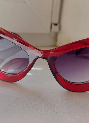 Солнцезащитные очки  "кошачий глаз"