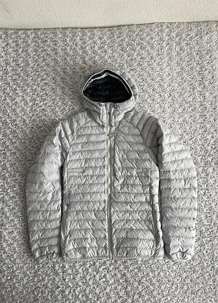 Жіночий пуховик haglofs