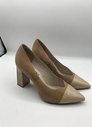 Оригінальні туфлі capris є дефекти плями на шкірі розмір 37