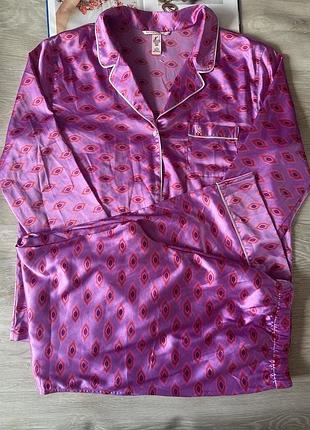 Яркая стильная сатиновая пижама