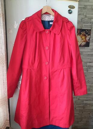 Брендовый коттоновый плащ в цвете черешня, 46