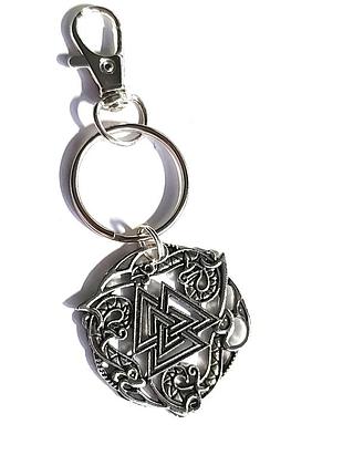 Брелок  валькнут у колі 3-х змій