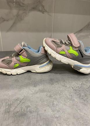 Дитячі кросівки