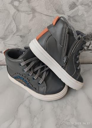 Черевички сірі clark's з динозавром 22.5р.14см,по устілці