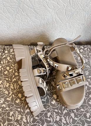 Босоножки catwalk