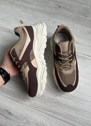 Кросівки жіночі, для дівчат