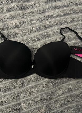 Гладкий бюстгальтер з поролоном -коректором ,знімні бретелі  .  80с чорний