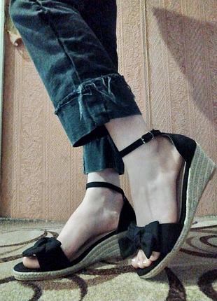 Обувь женская, туфли женские,туфли на каблуке, туфли на тонкетке, босоножки женские, босоножки на каблуках, босоножки на тонкокетке.
26см по стельке.