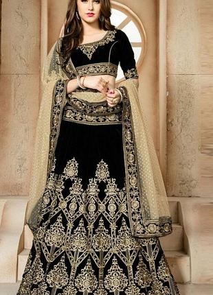 Індійська екслюзивна дизайнерська шикарна шовкова довга  спідниця вишита золотом і серебром в етнічному стилі з індії.