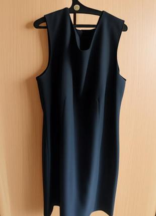 Элегантное черное платье-футляр. классическая офисный или вечерний стиль.