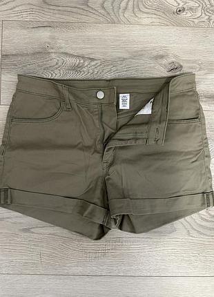 Літні шорти хакі