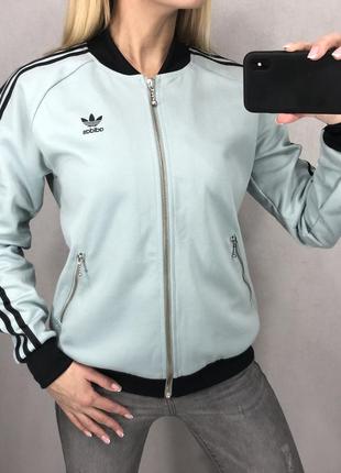 Красива блакитна олімпійка adidas. розмір s. оригінал.