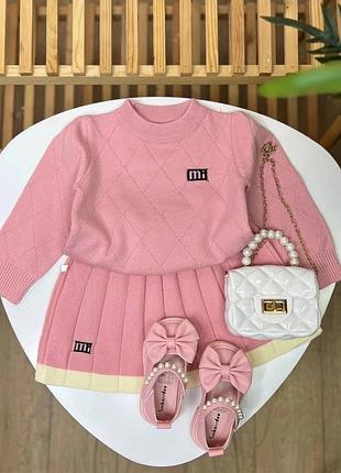 Темний костюм для дівчинки светр + спідниця