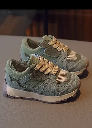 Детские стильные кроссовки цвет зеленый