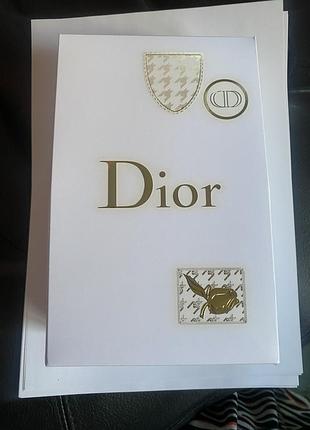 Коробка для подарунків dior