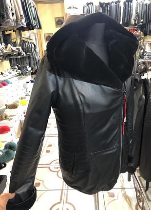 Дублянка чорна,шкіряна з капюшоном,автоледі