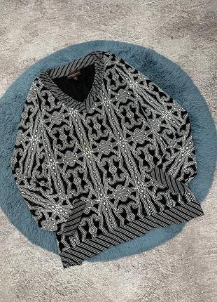 Чорно-біла кофта