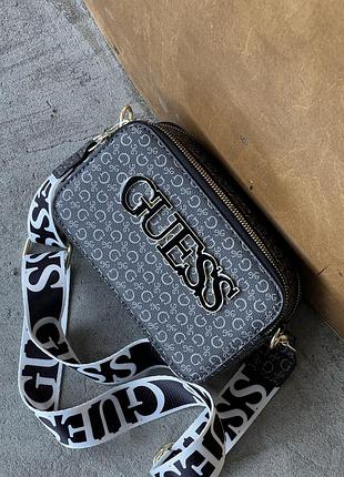 Сумка через плече guess big logo крос боді чорний є