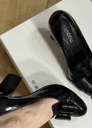 Класичні туфлі