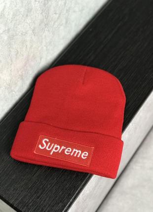 Зимняя шапка supreme red