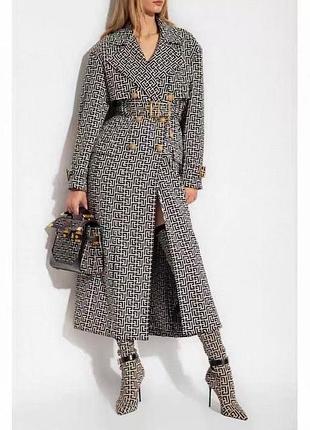 Длинный плащ, тренч