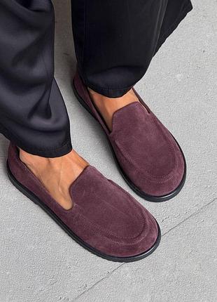 Стильные женские лоферы в цветах