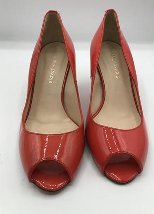 Оригінальні туфлі лакована шкіра є дефект є плями бренд cosmoparis