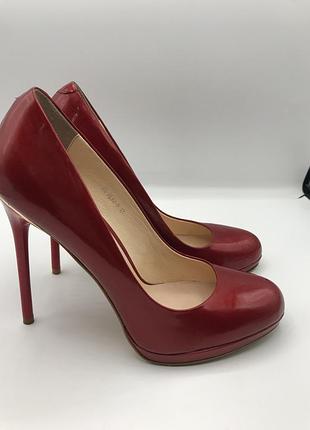 Оригінальеі туфлі лакована шкіра від бренда carlo pazolini розмір 37