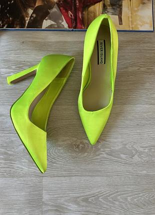 Яркие неоновые туфли лодочки