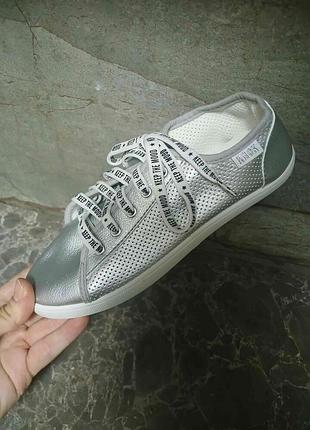 Фірмові, оригінальні модні кросівки із еко шкіри."krok" нові. розмір 38. устілка -24.5 см.