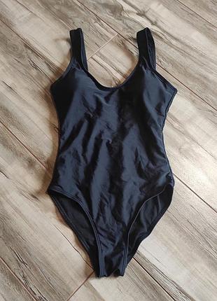 Суцільний купальник