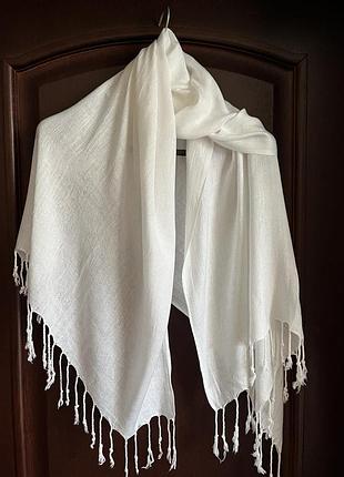 Белый шарф из вискозы 70 на 174 см