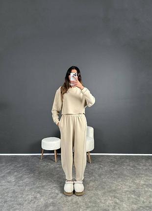 Костюм жіночий