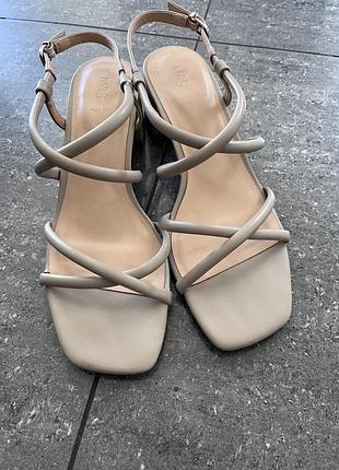 Босоніжки р.39