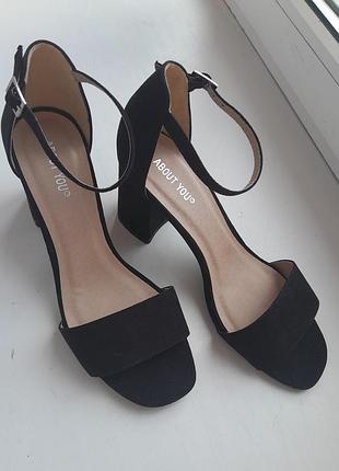 Босоножки about you