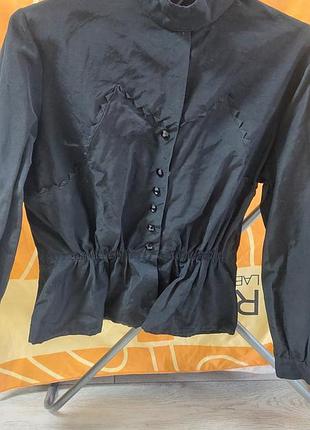 Блуза чёрная с красивым форотом