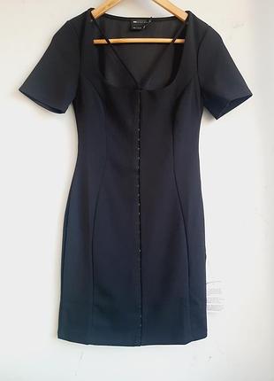 Чёрное платье размер 32.