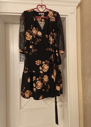 Платье черное в цветы миди на запах 36