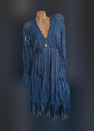 Стильное женское платье с открытой спиной