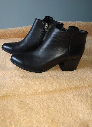 Новая обувь из магазина, остатки состава. ботиночки женские арт.5104. цена от производителя.