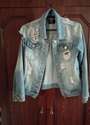Джинсова жіноча куртка