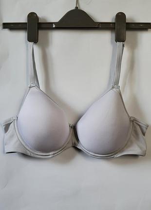 Білий бюстгальтер